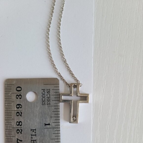 Vintage Sterling Silver Chunky CZ Crystal Cross Pendant Necklace - Picture 7 of 13